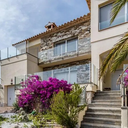 Modern In With Swimming Pool Apartment *