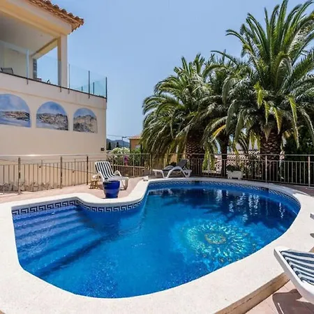 Modern In With Swimming Pool Apartment *