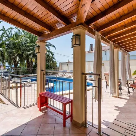 Apartment Modern In With Swimming Pool Roses