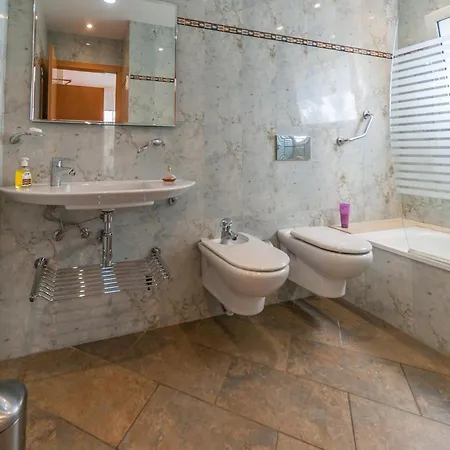 Modern In With Swimming Pool