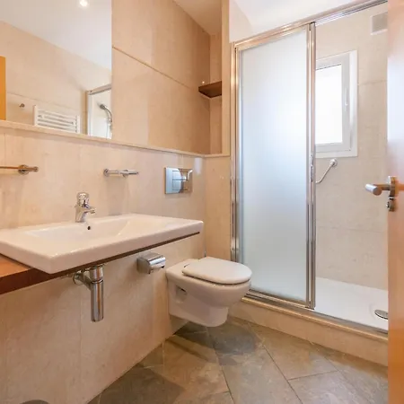 Modern In With Swimming Pool Apartment Roses