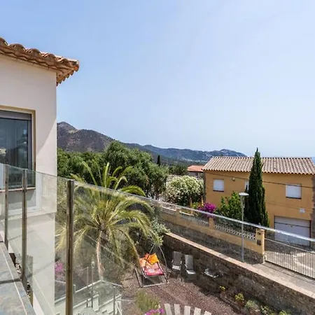 Modern In With Swimming Pool Apartment Roses