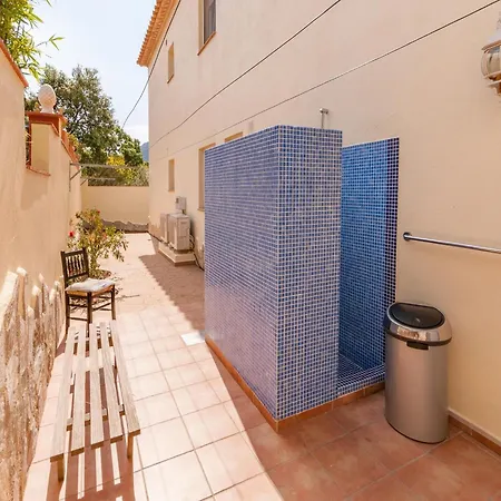 Modern In With Swimming Pool Apartment