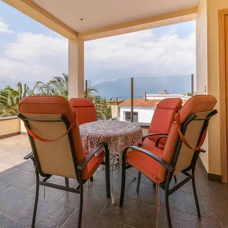 Apartament Modern In With Swimming Pool Roses