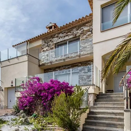 Apartament Modern In With Swimming Pool