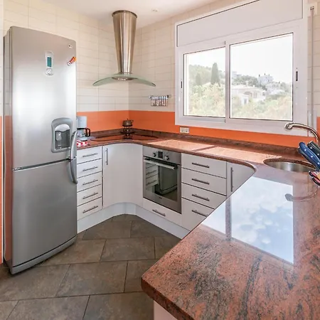 Modern In With Swimming Pool Apartament