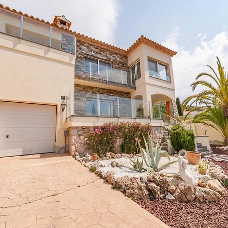 Modern In With Swimming Pool Apartament