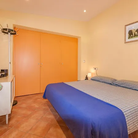 Lejlighed Modern In With Swimming Pool *