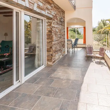 Apartament Modern In With Swimming Pool Roses