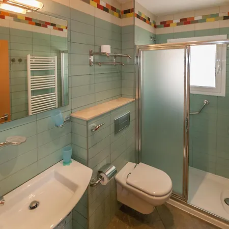 Modern In With Swimming Pool Lejlighed *
