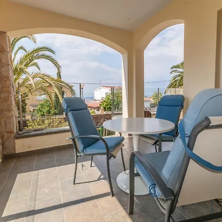 Modern In With Swimming Pool Lejlighed